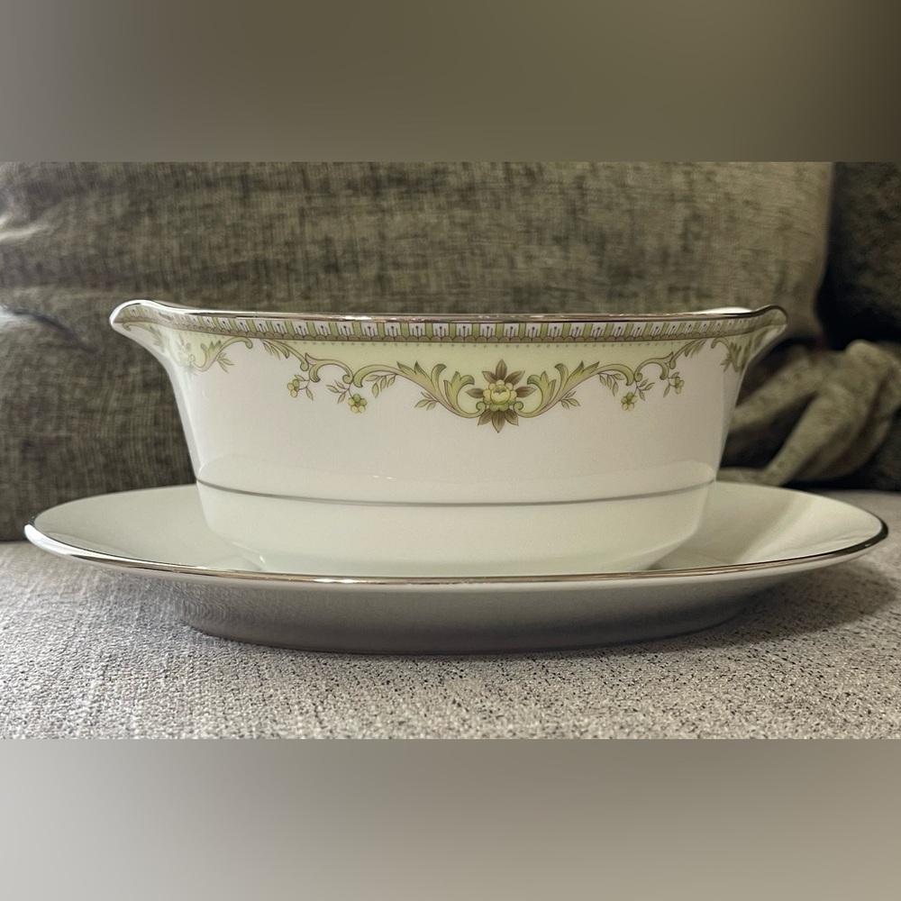 NORITAKE Raleigh Pattern #2487 Gravy Boat with Attached Underplate